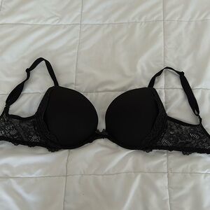 VICTORIAS SECRET BLACK LACE PUSH UP BRA